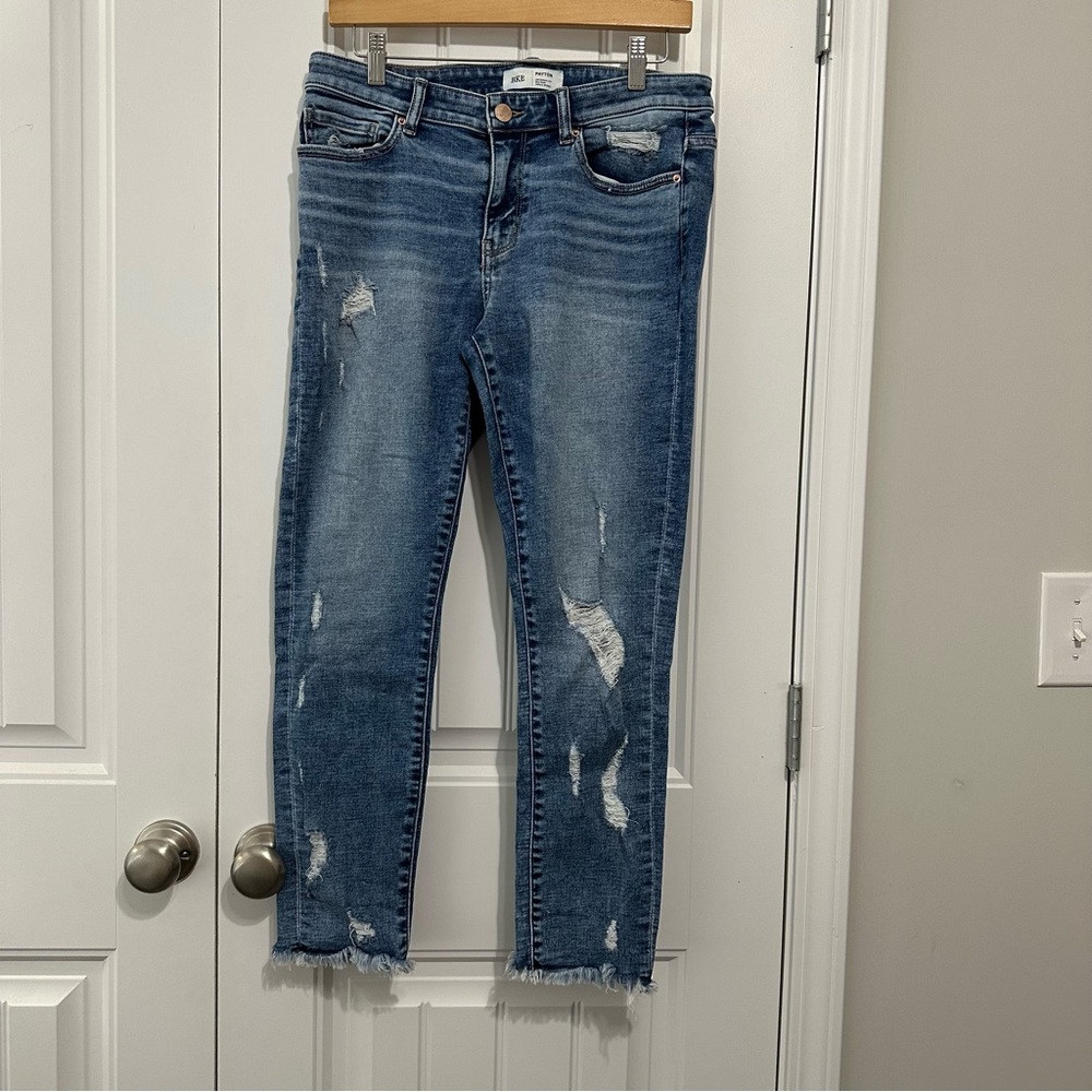 BKE Distressed Cropped Ankle Jeans in Blue Wash